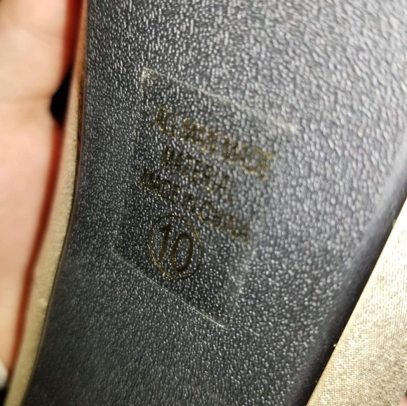 👛3/$10🛍NWOT Gold Stilettos - Picture 2 of 2